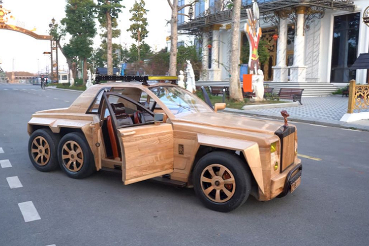 “ND Woodworking Art” là kênh Youtube của chàng thợ mộc tài ba người Việt, Trương Văn Đạo. Trước đó, anh từng gây sốt với hàng loạt những video kỳ công trạm khắc các mẫu xe đình đám như Ferrari 250 GTO, Lamborghini Sian, BMW 328 Hommage... và mới đây nhất là chiếc "xe siêu sang" Rolls-Royce Phantom 6 bánh.