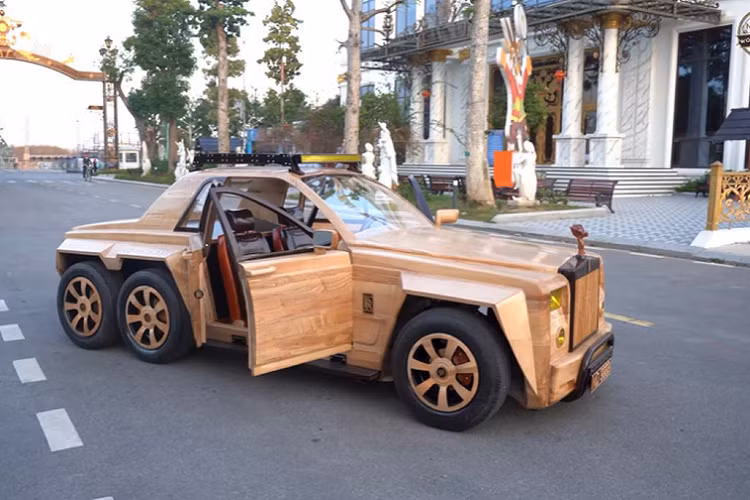 “ND Woodworking Art” là kênh Youtube của chàng thợ mộc tài ba người Việt, Trương Văn Đạo. Trước đó, anh từng gây sốt với hàng loạt những video kỳ công trạm khắc các mẫu xe đình đám như Ferrari 250 GTO, Lamborghini Sian, BMW 328 Hommage... và mới đây nhất là chiếc "xe siêu sang" Rolls-Royce Phantom 6 bánh.