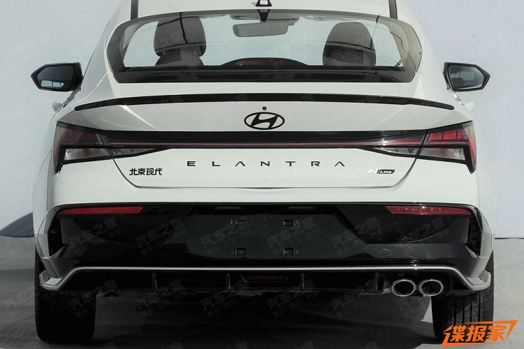 Về sức mạnh, Hyundai Elantra N-line 2023 vẫn được trang bị động cơ 1.4T cho công suất cực đại 140 mã lực và mô-men xoắn cực đại 211 Nm, hệ truyền động được trang bị hộp số ly hợp kép khô 7 cấp.