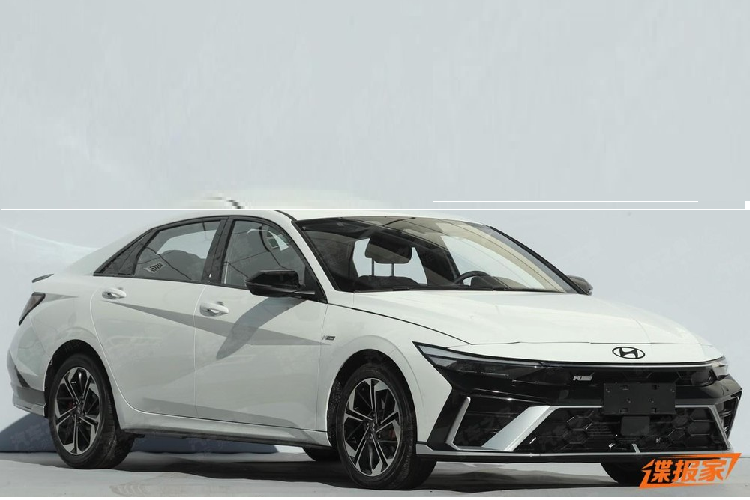 Như vậy, phiên bản thể thao hơn của Elantra 2023 thông thường trên thị trường, Hyundai Elantra N-line 2023 đã chính thức lộ diện, nó sẽ đáp ứng sự lựa chọn của một số người tiêu dùng trẻ, thích sự cá tính như Elantra N nhưng giá thành mềm hơn.