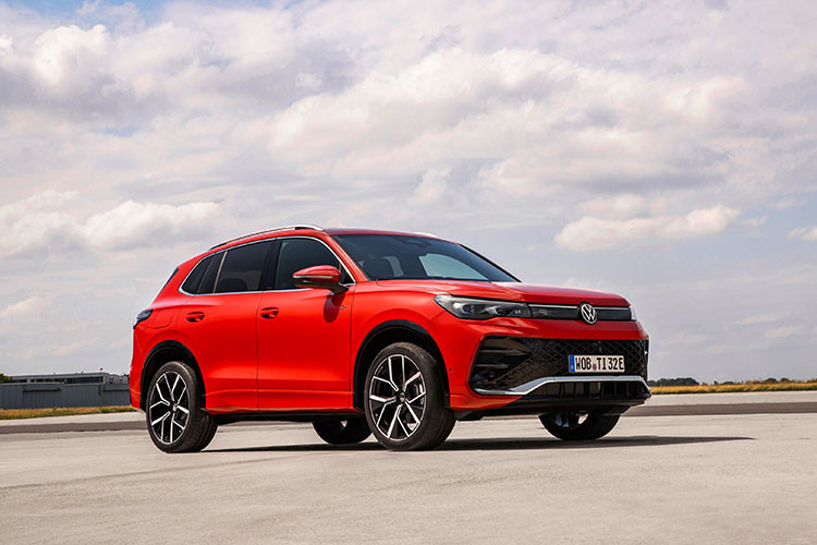Dự kiến có mặt trên thị trường châu Âu vào đầu năm sau, mức giá xe Volkswagen Tiguan 2024 hiện chưa được công bố. Sau Tiguan, hãng Volkswagen có thể sẽ tiếp tục bổ sung thế hệ mới cho phiên bản 7 chỗ (Tiguan Allspace). Theo một số nguồn tin Volkswagen Tiguan Allspace thế hệ mới sẽ được phát triển dựa trên Tayron hiện đang bán ở thị trường Trung Quốc.