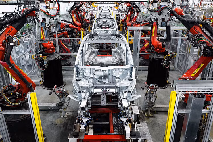 Toyota se san xuat oto dien duc khuon, giam thoi gian san xuat