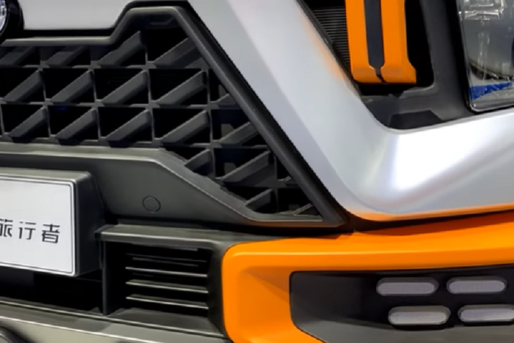 Về phần sức mạnh, Trumpchi GS8 Traveler Edition được trang bị khối động cơ xăng 4 xi-lanh, tăng áp, dung tích 2.0 lít, có công suất tối đa 252 mã lực và mô-men xoắn cực đại 400 Nm. Về truyền động, nó phù hợp với hộp số tự động 8 cấp Aisin và cung cấp hệ dẫn động bốn bánh.