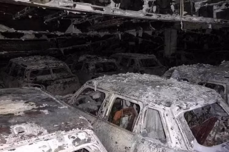 Peter Berdowski - CEO Công ty trục vớt Boskalis, nói với báo giới một số "xe đã được sạc với điện áp cao, điều này cực kỳ nguy hiểm". Đó là bởi đám cháy của pin xe điện không cần oxy, mà là cháy xuất phát từ các phản ứng hóa học bên trong viên pin.