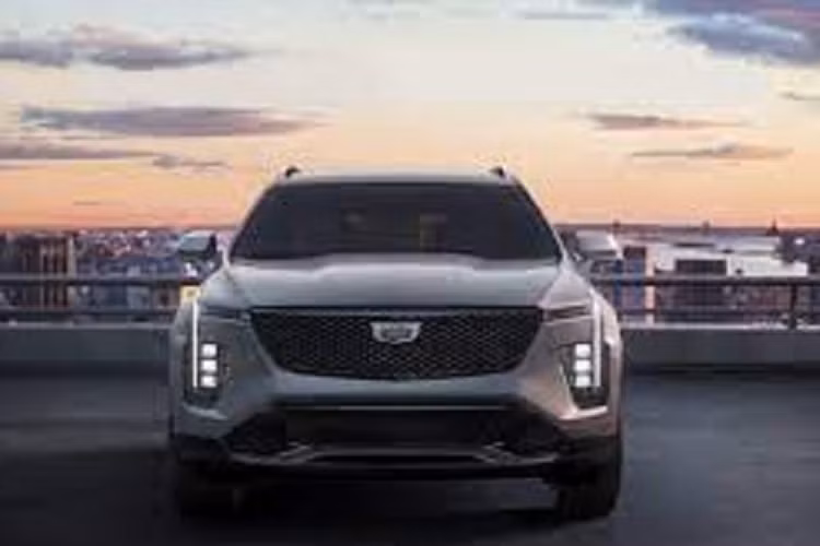 Màn hình của Cadillac XT4 2024 có thể cá nhân hóa và tích hợp những tính năng Google như Google Maps, Google Assistant và các ứng dụng khác từ Google Play. Ngoài ra, người dùng cũng sẽ tìm thấy hệ thống WiFi 5G và tính năng kết nối Apple CarPlay/Android Auto không dây bên trong mẫu SUV hạng sang này.