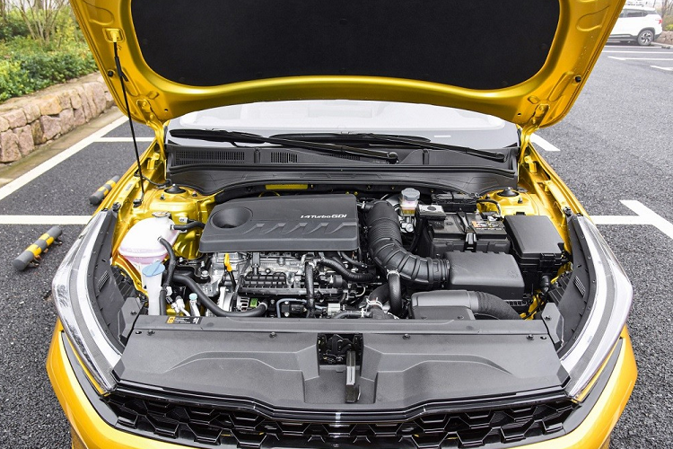 Dù dùng động cơ nào, xe cũng có tính năng tự động ngắt động cơ tạm thời ISG để tiết kiệm xăng cùng 4 chế độ lái là Sport, Comfort, Eco và Smart. Hiện giá xe Kia K3 2023 tại thị trường Trung Quốc chưa được công bố. Dự đoán xe sẽ có giá từ 109.800 - 131.800 Nhân dân tệ (380 - 456 triệu đồng) bằng với thế hệ hiện tại.