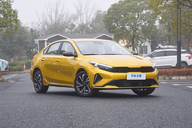 Vào hôm 16/1/2023 vừa qua, hãng Kia đã chính thức tung ra K3 phiên bản mới ở thị trường Trung Quốc. Nhờ đó, chúng ta có thể chiêm ngưỡng hình ảnh "bằng xương, bằng thịt" của Kia K3 2023 mới dành cho thị trường hàng xóm với Việt Nam.