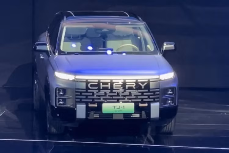 Hệ truyền động này cho phép xe chạy được quãng đường tối đa 1.200 km đồng thời chỉ tiêu thụ lượng xăng trung bình 1 lít/100 km. Hiện dung lượng pin của mẫu SUV cỡ C này chưa được công bố. Chỉ biết rằng, thời gian tăng dung lượng pin từ 30% lên 80% là 18 phút. Sau khi sạc đầy pin, xe có thể chạy 100 km mà không cần dùng động cơ xăng.