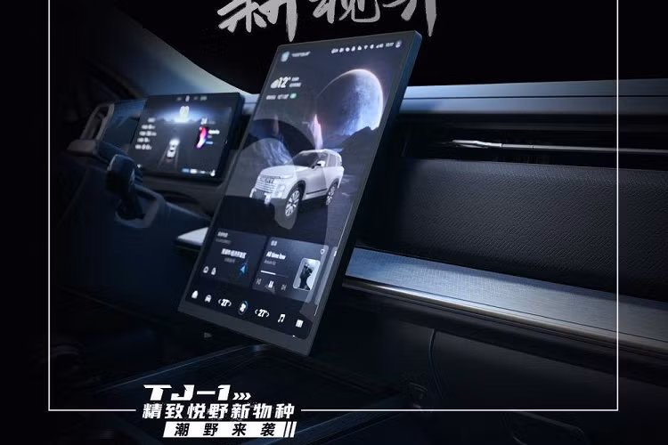 Theo thông tin từ trước đó, Chery TJ-1 còn sở hữu chip Qualcomm 8155, tính năng cập nhật phần mềm qua WiFi, công nghệ nhận diện khuôn mặt, ghế bọc da lộn với chỉ khâu màu tương phản, ghế sưởi ấm/thông hơi/massage, hệ thống âm thanh SONY và hệ thống hỗ trợ lái bán tự động cấp độ 2.5.