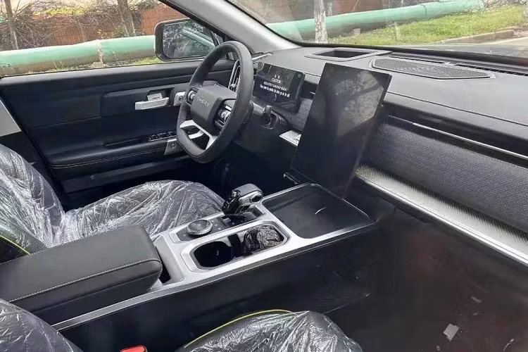  Chery TJ-1 được trang bị hệ truyền động plug-in hybrid C-DM với máy xăng 4 xi-lanh, tăng áp, dung tích 1.5L và mô-tơ điện. Động cơ xăng tạo ra công suất tối đa 115 kW (khoảng 154 mã lực) và mô-men xoắn cực đại 220 Nm. 