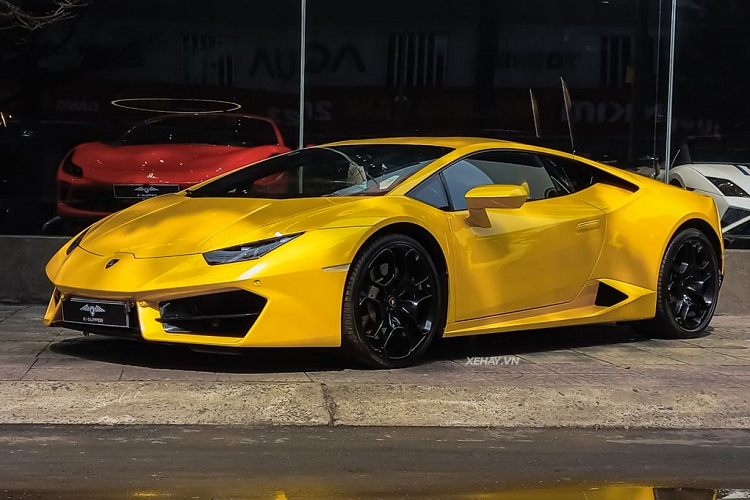 Lamborghini Huracan LP580-2 được trang bị khối động cơ V10, dung tích 5.2 lít, sản sinh ra công suất tối đa 580 mã lực và mô-men xoắn cực đại 540 Nm.