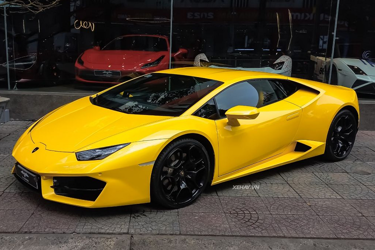 Sau khi đã vén màn các phiên bản của dòng xe Lamborghini Huracan LP610-4, hãng xe Ý tạo ra một chiếc siêu xe Lamborghini Huracan bản dẫn động cầu sau với tên gọi Lamborghini Huracan LP580-2.