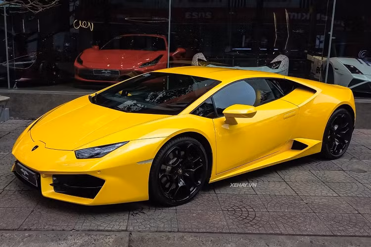 Sau khi đã vén màn các phiên bản của dòng xe Lamborghini Huracan LP610-4, hãng xe Ý tạo ra một chiếc siêu xe Lamborghini Huracan bản dẫn động cầu sau với tên gọi Lamborghini Huracan LP580-2.
