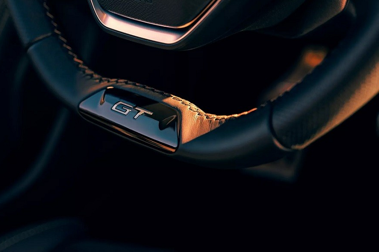 Trong khi đó, vô lăng của xe được tích hợp logo mới của thương hiệu Peugeot.