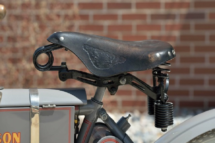 Chiếc Strap Tank 1908 được bán đấu giá này có “tuổi thọ” lên đến 115 tuổi, có thể coi đây là chiếc xe cổ nhất ở thời điểm hiện tại của Harley-Davidson.