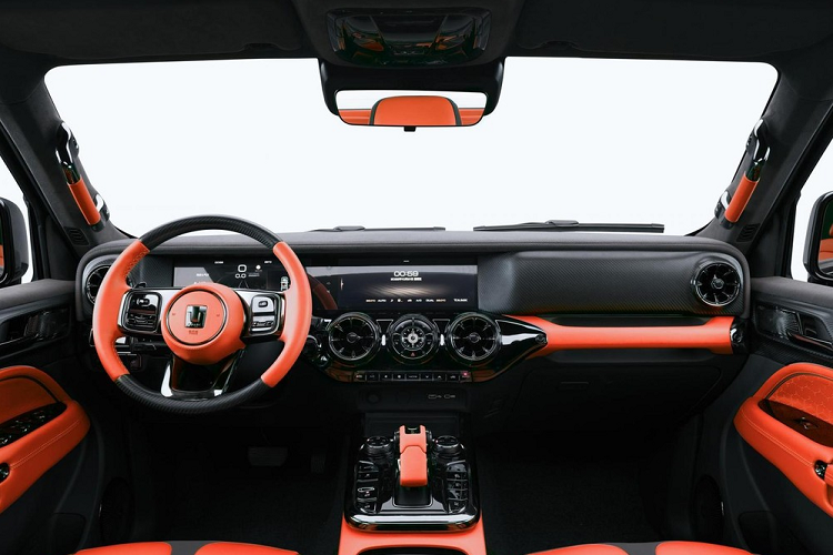 Giá xe Tank 300 Cyber Knight tại Trung Quốc từ 338.000 nhân dân tệ, tương đương 1,1 tỷ đồng, không rẻ so với các xe SUV khác nhưng nó đặc biệt quà hời, cho ai có "túi tiền" vừa tầm nhưng muốn sở hữu 1 chiếc SUV đẹp, sang và xịn như Mercedes-AMG G63.