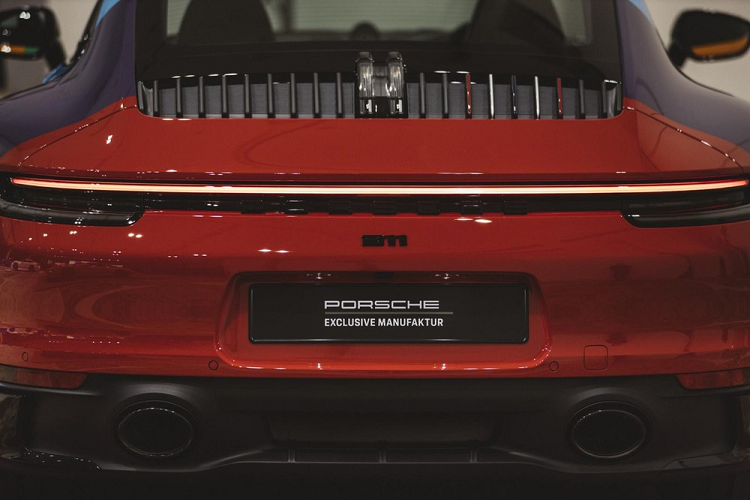 Điều này đã giúp cho việc ra đời của Porsche 911 Carrera GTS 30 Years Porsche Thailand Edition với chỉ đúng 30 xe sản xuất dành riêng cho các nhà giàu ở Thái.