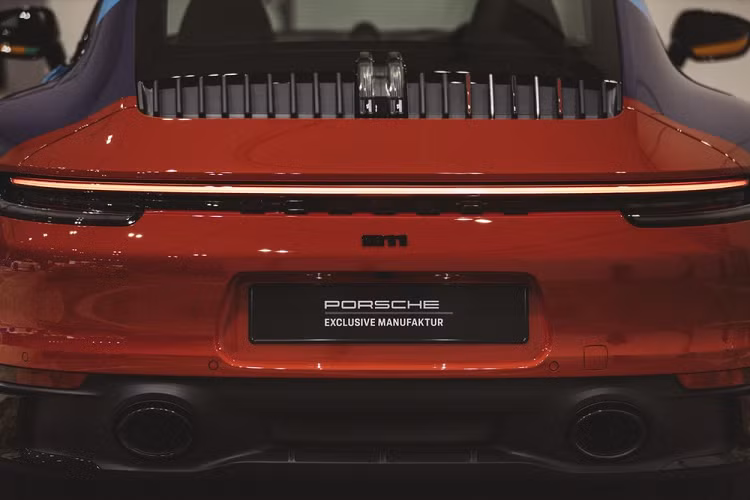 Điều này đã giúp cho việc ra đời của Porsche 911 Carrera GTS 30 Years Porsche Thailand Edition với chỉ đúng 30 xe sản xuất dành riêng cho các nhà giàu ở Thái.