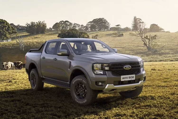 Khác với Ford Ranger thông thường, cả Ford Ranger Tremor và Wildtrak X đều sở hữu hệ thống treo Bilstein dài hơn, giúp khoảng sáng gầm tăng thêm 26mm và cải thiện khả năng di chuyển trên đường địa hình.