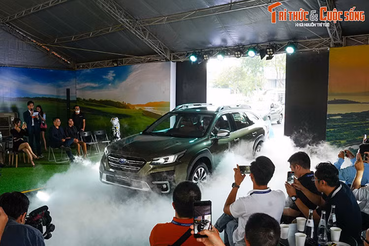 Can canh Subaru Outback 2023 nang cap, gia hon 2 ty tai Viet Nam