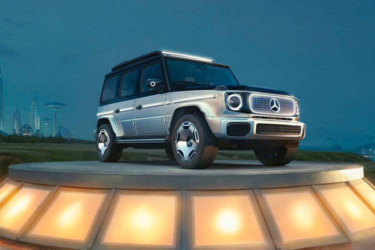 Để thỏa mãn những người yêu thích dòng Mercedes-Benz G-Class hầm hố nhưng ngại kích thước to lớn của xe, nhà sản xuất ô tô nước Đức có kế hoạch tung ra một phiên bản off-road nhỏ hơn với chiều dài ngắn hơn và chiều cao thấp hơn đáng kể để thoải mái luồn lách trong ngõ hẹp.