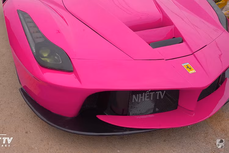 Ngay cả chuyên trang Carscoops cũng công nhận tay nghề của nhóm youtube này là giàu kinh nghiệm và là một bản sao tuyệt vời. Để hoàn thành chiếc xe này cả nhóm NHẾT TV đã mất hàng trăm giờ làm việc và kết quả nhận lại là một chiếc xe hoàn toàn có thể chạy được.