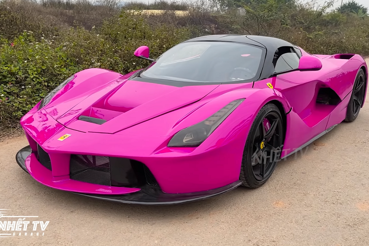 Nhóm Youtuber này không quá xa lạ đối với những người yêu xe tại Việt Nam, đó là NHẾT TV. Trước chiếc Ferrari LaFerrari hàng nhái này, nhóm bạn trẻ này cũng đã chế tạo nhiều bản sao của những siêu xe khác như Bugatti Chiron, Lamborghini Aventador... và cũng nhận được rất nhiều sự quan tâm từ cộng đồng quốc tế.