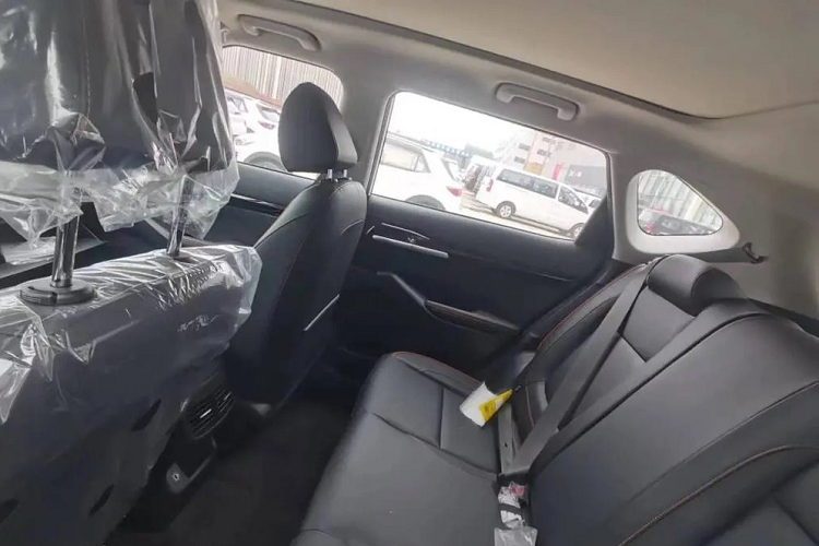 Đầu tiên là máy xăng 4 xi-lanh, hút khí tự nhiên, dung tích 2.0L, tạo ra công suất tối đa 149 mã lực và mô-men xoắn cực đại 179 Nm. Động cơ này đi với hộp số biến thiên vô cấp CVT và hệ dẫn động cầu trước.