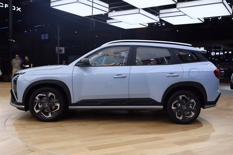 Tương tự ix35, mẫu xe SUV Hyundai Mufasa cũng được định vị trong phân khúc SUV cỡ C. Tuy nhiên, so với người anh em Hyundai Tucson hiện đang bán tại thị trường Trung Quốc, Mufasa có kích thước nhỏ hơn đáng kể. Cụ thể, tân binh của thương hiệu Hyundai sở hữu chiều dài 4.475 mm, chiều rộng 1.850 mm, chiều cao 1.665 mm và chiều dài cơ sở 2.680 mm.