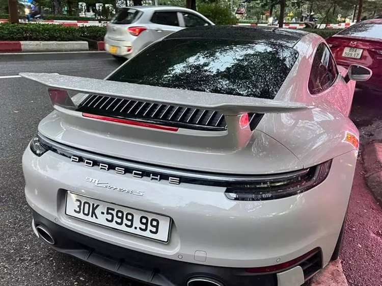 Porsche 911 Carrera S hon 9 ty gan bien so 30K-599.99 gia 1,79 ty dong-Hinh-3