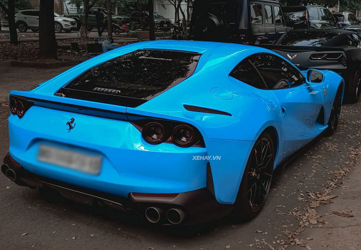 Ferrari 812 Superfast được trang bị khối động cơ V12 dung tích 6.5L hút khí tự nhiên có mã F140GC, sản sinh công suất tối đa 800 mã lực tại vòng tua 8.500 vòng/phút và mô-men xoắn cực đại 718 Nm tại vòng tua 7.000 vòng/phút.