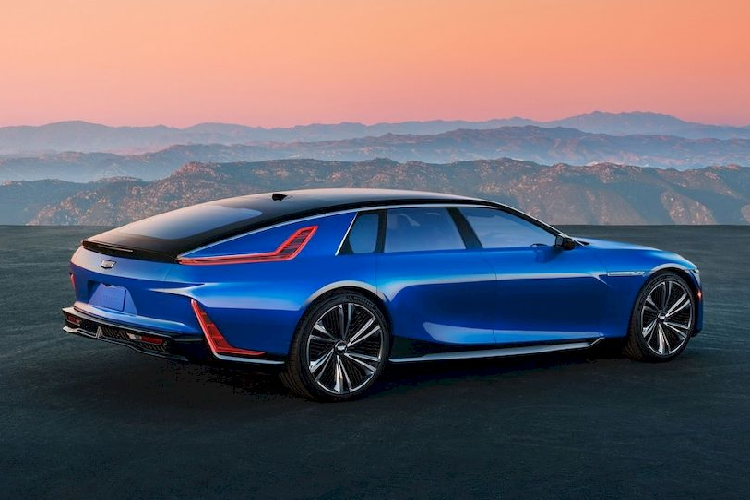 Nếu sử dụng sạc nhanh DC 200 kW, Celestiq có thể di chuyển quãng đường 126 km chỉ sau 10 phút cắm sạc. Mặc dù có giá bán lên tới gần 8 tỷ đồng, Cadillac Celestiq vẫn được đông đảo người tiêu dùng đón nhận. Đại diện hãng xe cho biết, lượng đơn đặt trước hiện đã vượt qua khả năng đáp ứng của nhà máy.