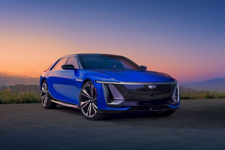Chính thức ra mắt vào tháng 10 năm ngoái, Cadillac Celestiq EV 2023 mới là mẫu sedan thuần điện đầu bảng của thương hiệu xe sang Mỹ, sở hữu ngoại hình ấn tượng, công nghệ tiên tiến nhất và nội thất sang trọng. Được sản xuất nhằm hướng tới nhóm khách hàng thượng lưu, Celestiq đương nhiên có mức giá không hề rẻ.