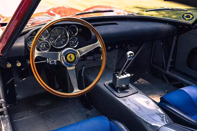 Tuy nhiên, nếu tính cả những thương vụ sang tay hoặc đấu giá không công khai thì đây vẫn chưa phải là chiếc Ferrari đắt nhất từng được rao bán. Vào 2018, một chiếc Ferrari 250 GTO đời 1963 được trao tay chủ mới ở mức giá 70 triệu USD (khoảng 1.705 tỷ đồng).