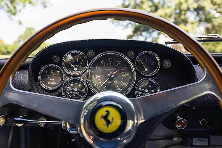 Ferrari 250 GTO được sản xuất với số lượng giới hạn chỉ 36 chiếc và là một trong những mẫu xe cổ được các nhà sưu tập luôn khao khát sở hữu. Tuy nhiên, ý nghĩa lịch sử của chiếc Ferrari 250 GTO số 07 vừa được đấu giá là điểm giúp nâng tầm giá trị xe lên cao nhất.