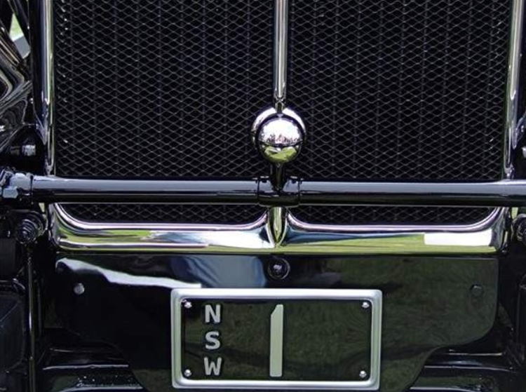 Bien so oto 110 nam tuoi toi 163,2 ty dong, gia tiep tuc tang-Hinh-2