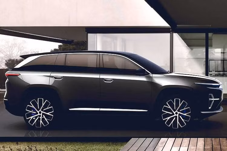 Sức mạnh này cho phép chiếc SUV tăng tốc từ 0-99km/h chỉ trong 3,5 giây – nhanh hơn đáng kể so với BMW iX và ngang ngửa với Rivian R1S và Tesla Model X. Về ngoại hình, SUV điện Jeep Wagoneer S vẫn thể hiện phong cách thiết kế của thương hiệu nhờ vào phần đầu xe đặc trưng.