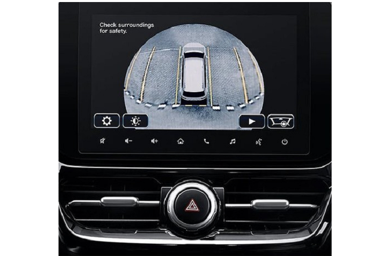 So với những đối thủ như Honda HR-V hay Hyundai Creta, Suzuki Grand Vitara 2023 rẻ hơn nhưng lại thua kém về trang bị an toàn vì không có các hệ thống trợ lái nâng cao ADAS. Ngoài điểm nhấn là camera 360 độ, xe chỉ có hệ thống kiểm soát hành trình, hệ thống chống bó cứng phanh ABS, phân bổ lực phanh điện tử, trợ lực phanh, cân bằng điện tử, hỗ trợ khởi hành ngang dốc và 6 túi khí.