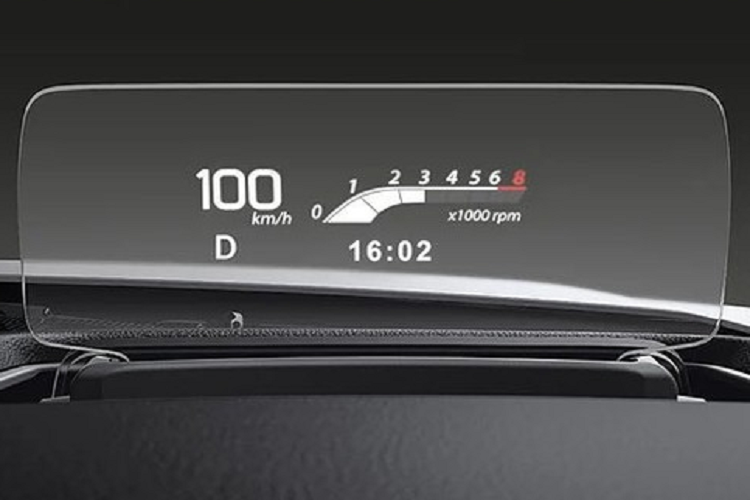 Nằm bên dưới nắp ca-pô của Grand Vitara 2023 là hệ truyền động mild hybrid có tên Suzuki Smart Hybrid giống Ertiga Hybrid. Hệ truyền động này bao gồm động cơ xăng DualJet 4 xi-lanh, dung tích 1.5L, sản sinh công suất tối đa 102 mã lực, máy phát điện tích hợp bộ đề và pin lithium-ion 12V-6Ah.