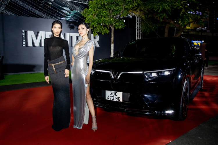 Tối 15/10 vừa qua, tại Nhà thi đấu Quân khu 7 (TP.HCM), đêm Chung kết cuộc thi The New Mentor 2023 (Người mẫu Toàn năng) đã diễn ra với chiến thắng chung cuộc thuộc về người mẫu Lê Thu Trang thuộc đội HLV Lan Khuê. Sự kiện không chỉ thu hút sự quan tâm đặc biệt của công chúng nhờ có sự tham gia của dàn HLV danh tiếng, mà còn gây ấn tượng mạnh khi sử dụng dàn xe SUV điện VinFast VF9 sang trọng làm phương tiện di chuyển chính thức. 