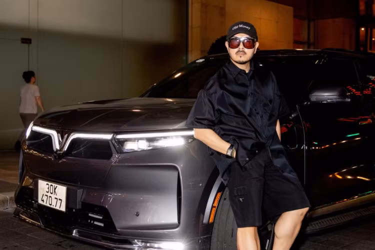 Ngoài 4 Super Mentor chính gồm Thanh Hằng, Hồ Ngọc Hà, Lan Khuê, Hương Giang, đêm chung kết The New Mentor 2023 còn có sự tham gia của hai Super Judge nổi tiếng là Moo Asava và Lukkade Metinee. Là những giám khảo khó tính và luôn đòi hỏi khắt khe ở các thí sinh, tuy nhiên tất cả đều bị chinh phục bởi sự sang trọng, đẳng cấp, mạnh mẽ và thông minh của VinFast VF9.