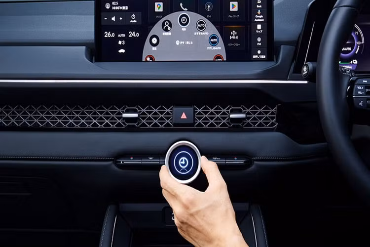 Bên cạnh đó là núm xoay trên mặt táp-lô có tên Experience Selection Dial, tương tự Honda Accord và Inspire dành cho thị trường Trung Quốc. Núm xoay tích hợp màn hình, cho phép người dùng có thể điều khiển màn hình thông tin giải trí, chỉnh âm lượng, điều hòa, hệ thống đèn,...