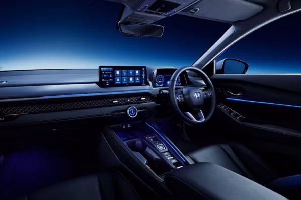 Cụm pin này cung cấp điện cho mô-tơ điện thứ 2 mạnh 181 mã lực và 335 Nm. Động cơ xăng có thể truyền động trực tiếp cho bánh xe thông qua khóa biến mô ở tốc độ cao hơn. Tổng cộng, mẫu xe này sở hữu công suất 204 mã lực. Ngoài ra, ở thị trường nội địa, Honda Accord 2024 còn được trang bị vành hợp kim 18 inch và có 5 màu sắc. Xe có 2 gói nâng cấp ngoại thất tùy chọn mang tên Sportsline và Touringline.