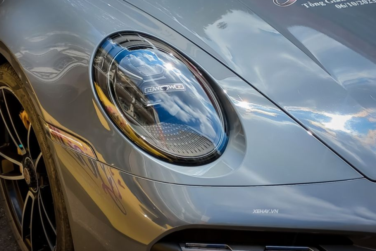 Đến nay, giá bán chi tiết cũng như tùy chọn của chiếc xe này vẫn chưa được tiết lộ. Chỉ biết rằng, đại lý chính hãng đang báo giá mẫu xe này từ 16,5 tỷ đồng. Porsche 911 Turbo 992 có kích thước dài x rộng x cao lần lượt là 4.535 x 1.900 x 1.303 mm, chiều dài trục cơ sở 2.450 mm.