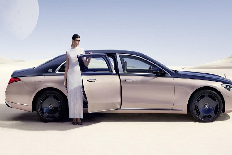  3. Mercedes-Maybach S-Class Sẽ có nhiều người thắc mắc BMW đã có mặt thì Mercedes-Benz đâu rồi? Vị trí thứ 3 thuộc về Mercedes-Maybach S-Class, 1 trong những ván bài quan trọng đã giúp hãng xe sang Đức cho khách hàng toàn cầu biết được có 1 dòng xe siêu sang giá rẻ.