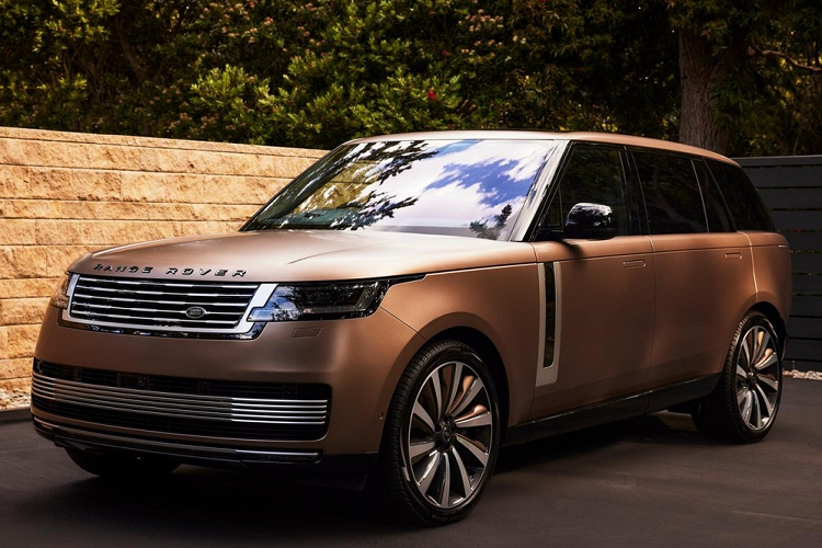  7. Range Rover SV Carmel 2 vị trí tiếp theo trong danh sách này chính là sự lựa chọn của các mẫu xe gầm cao máy thoáng, vị trí thứ 7 được để lại cho Range Rover SV phiên bản đặc biệt Carmel.