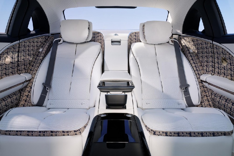 Hiện tại, Mercedes-Maybach S-Class đang ở thế hệ mới với bản đắt nhất là Mercedes-Maybach S680 nhưng sẽ không lâu nữa, hãng sẽ giới thiệu Mercedes-Maybach S-Class Pullman, 1 chiếc xe thượng lưu chỉ dành cho các khách hàng siêu VIP.