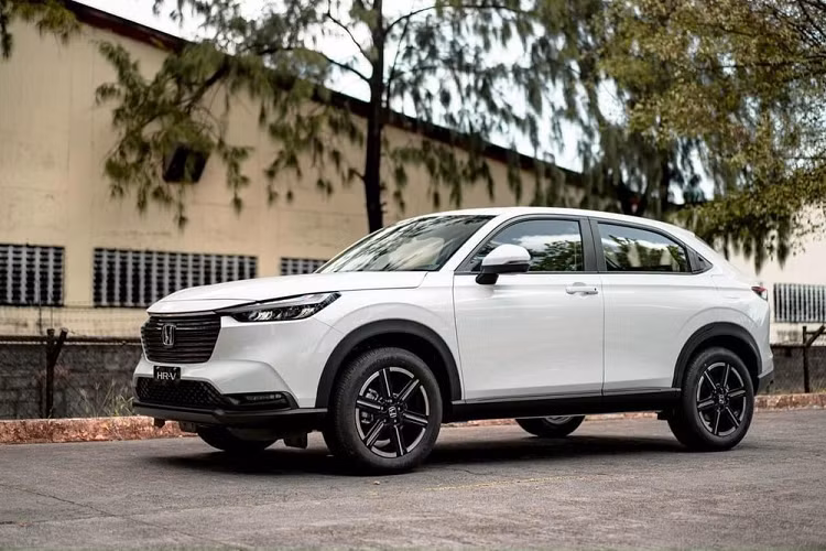 Tuy nhiên, sẽ không ngạc nhiên nếu xe chia sẻ thiết kế và trang bị nội thất với Honda ZR-V. Thông số động cơ của Dongfeng Honda HR-V cũng chưa được liên doanh này đưa ra. Tuy nhiên, theo thông tin trên trang web của Bộ Công nghiệp và Công nghệ Thông tin Trung Quốc, xe sẽ có 2 tùy chọn động cơ.