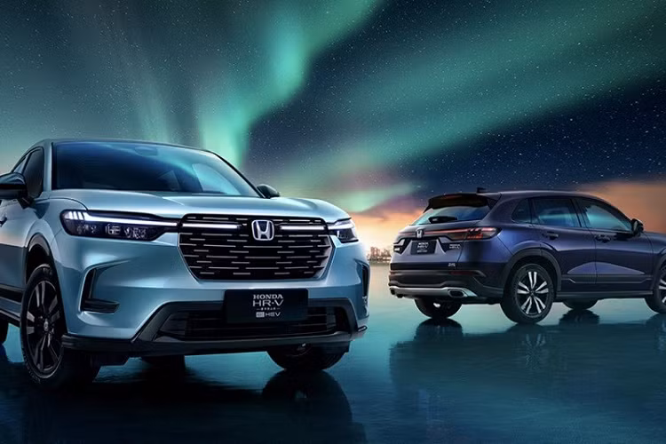 Đây chính là phiên bản "song sinh" của mẫu xe Honda ZR-V hiện đang bán tại thị trường Trung Quốc. Tuy nhiên, khác với HR-V, ZR-V lại do liên doanh GAC Honda sản xuất và phân phối. Điều thú vị hơn nằm ở chỗ đây không phải là mẫu xe duy nhất có tên Honda HR-V ở Trung Quốc.