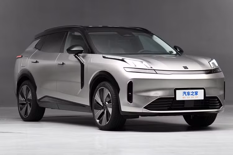 Được biết, mẫu SUV điện Lynk &amp; Co 08 có tổng cộng 5 mẫu xe mới ra mắt, với giá thấp nhất chỉ 208.800 nhân dân tệ (tương đương 671 triệu đồng), giảm 10.000 nhân dân tệ (khoảng 32 triệu đồng) so với giá công bố trước đó, trong khi bản cao nhất, có giá tăng 32 triệu đồng, được bán với giá từ 288.000 nhân dân tệ (tương đương 927 triệu đồng).